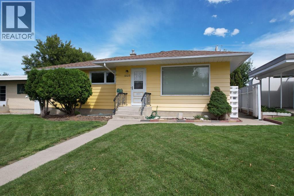 Photo 2 of 1025 25 Street S, Lethbridge AB