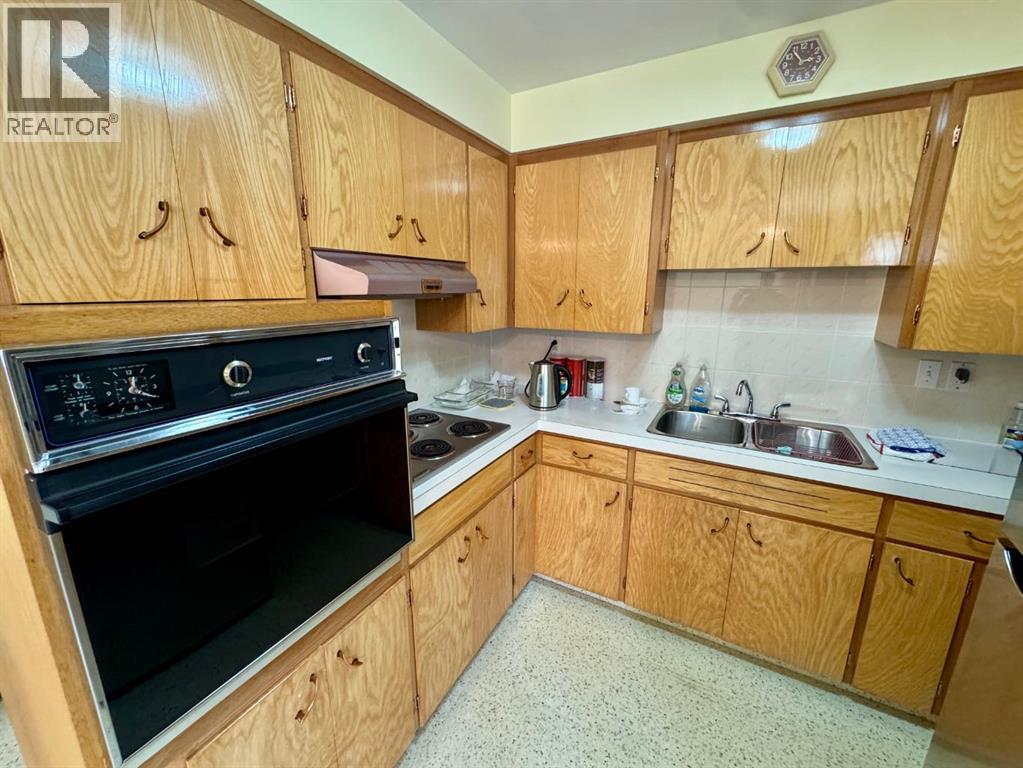 Photo 5 of 1025 25 Street S, Lethbridge AB