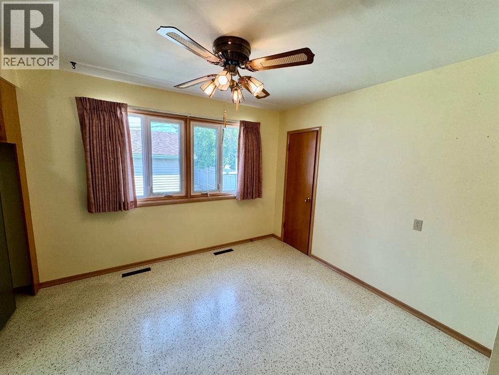 Photo 10 of 1025 25 Street S, Lethbridge AB