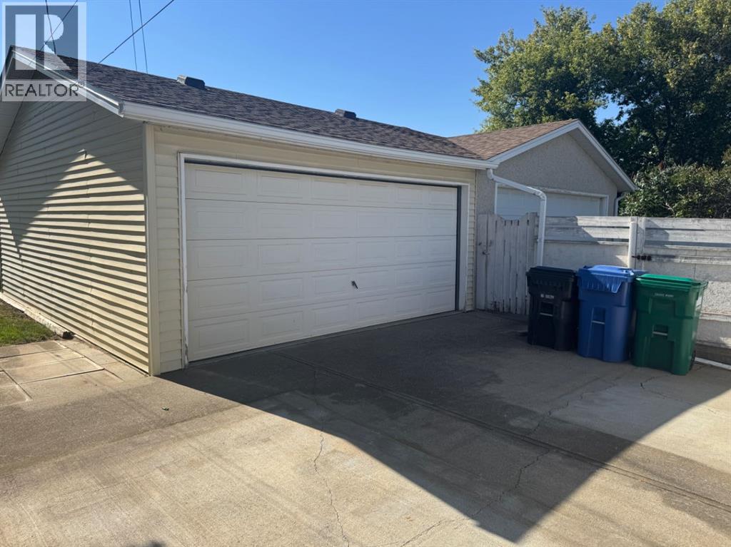 Photo 31 of 1025 25 Street S, Lethbridge AB