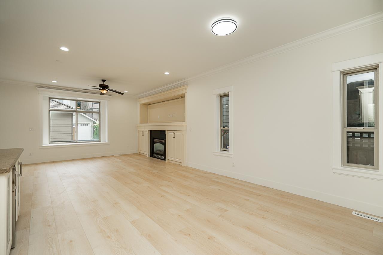 Photo 11 of 14636 36 A Avenue, Surrey BC