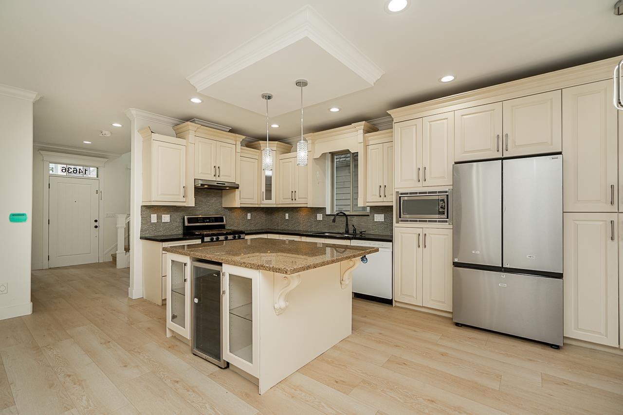 Photo 4 of 14636 36 A Avenue, Surrey BC