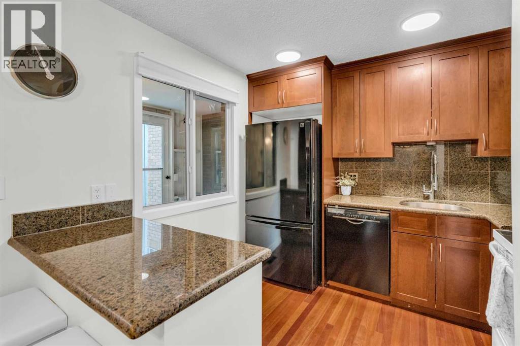 Photo 8 of 10 803 Varsity Estates Drive Nw, Calgary AB