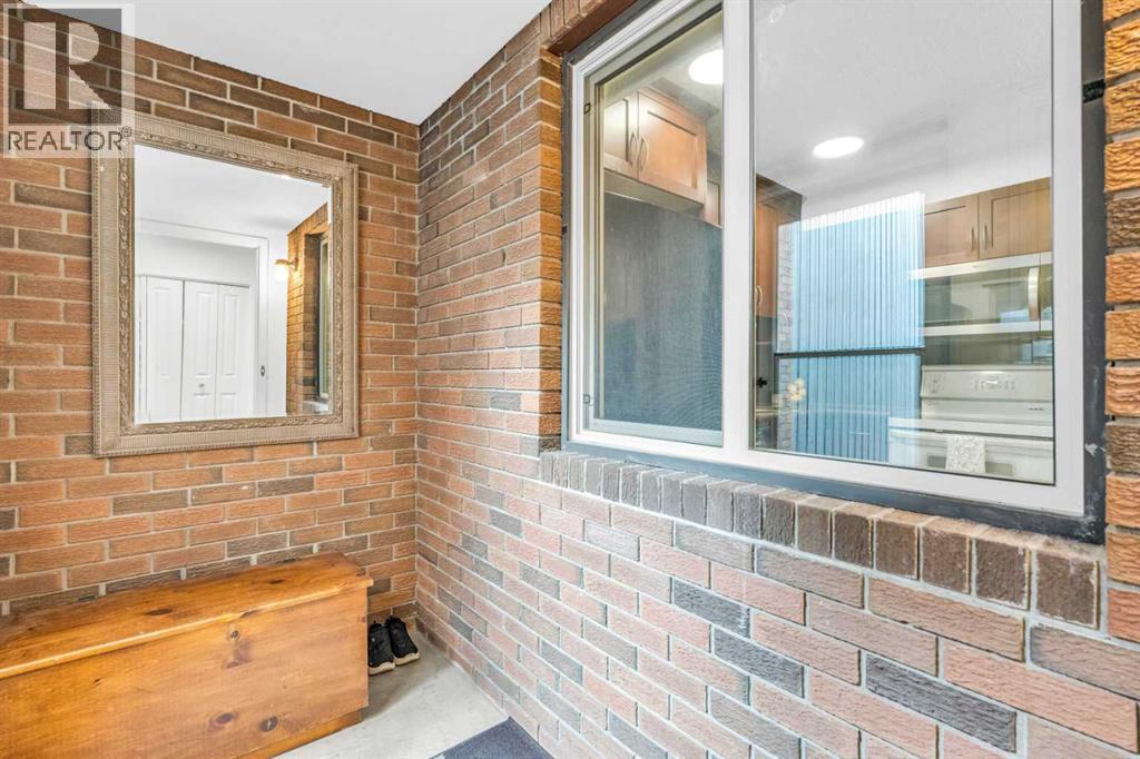 Photo 3 of 10 803 Varsity Estates Drive Nw, Calgary AB