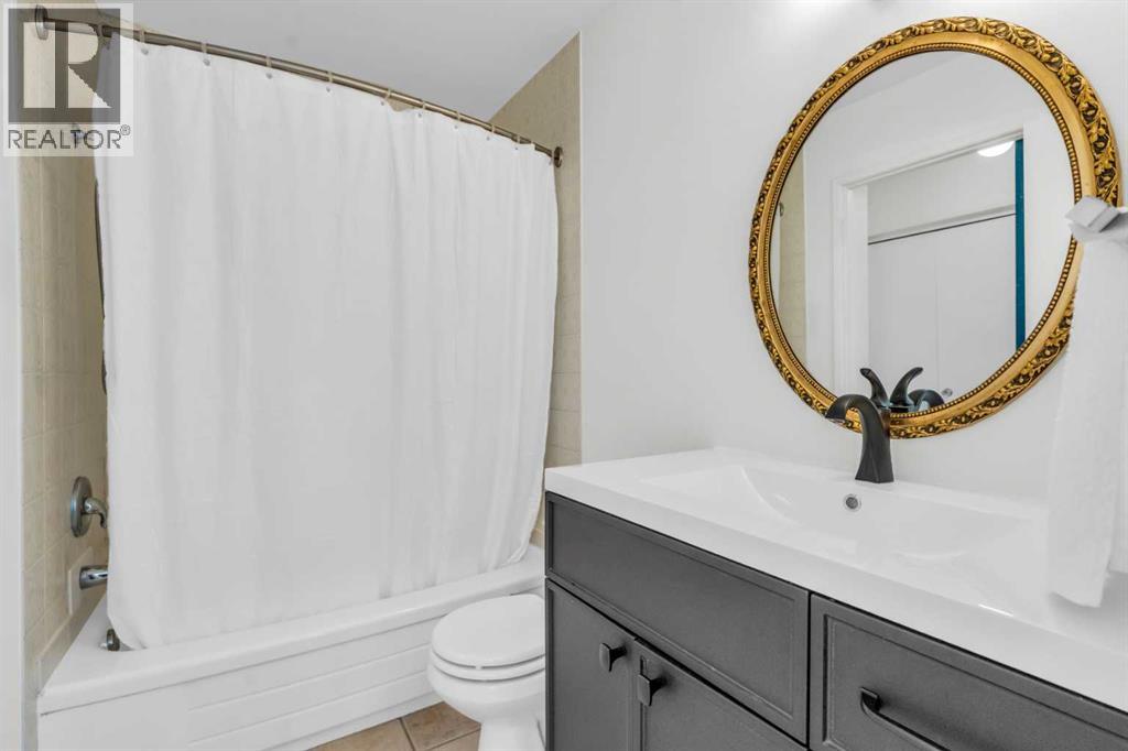 Photo 25 of 10 803 Varsity Estates Drive Nw, Calgary AB