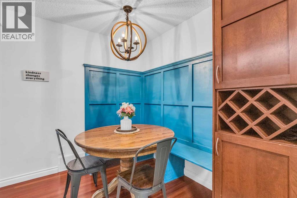 Photo 5 of 10 803 Varsity Estates Drive Nw, Calgary AB