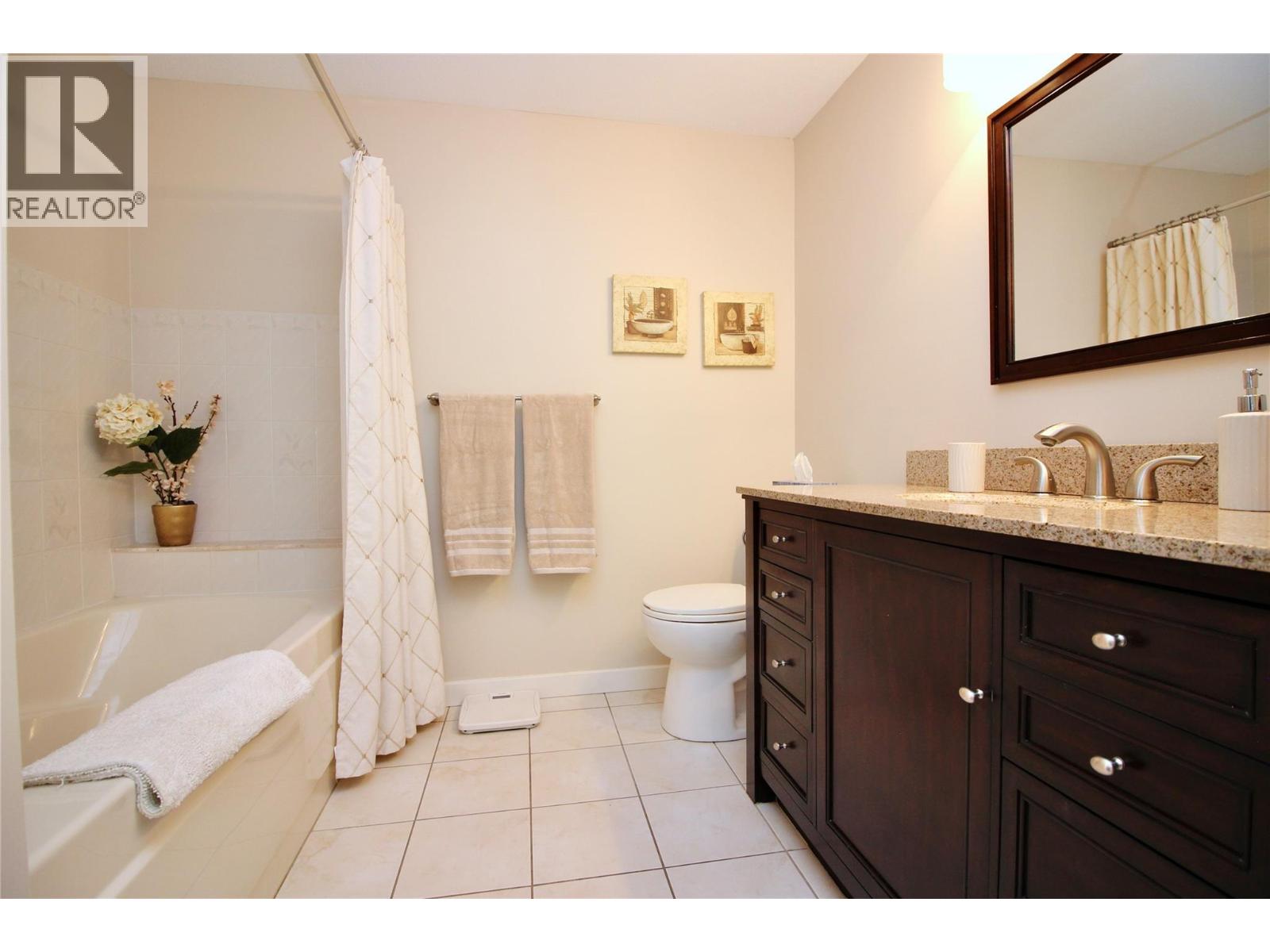 203 945 Lawrence Avenue, Kelowna
