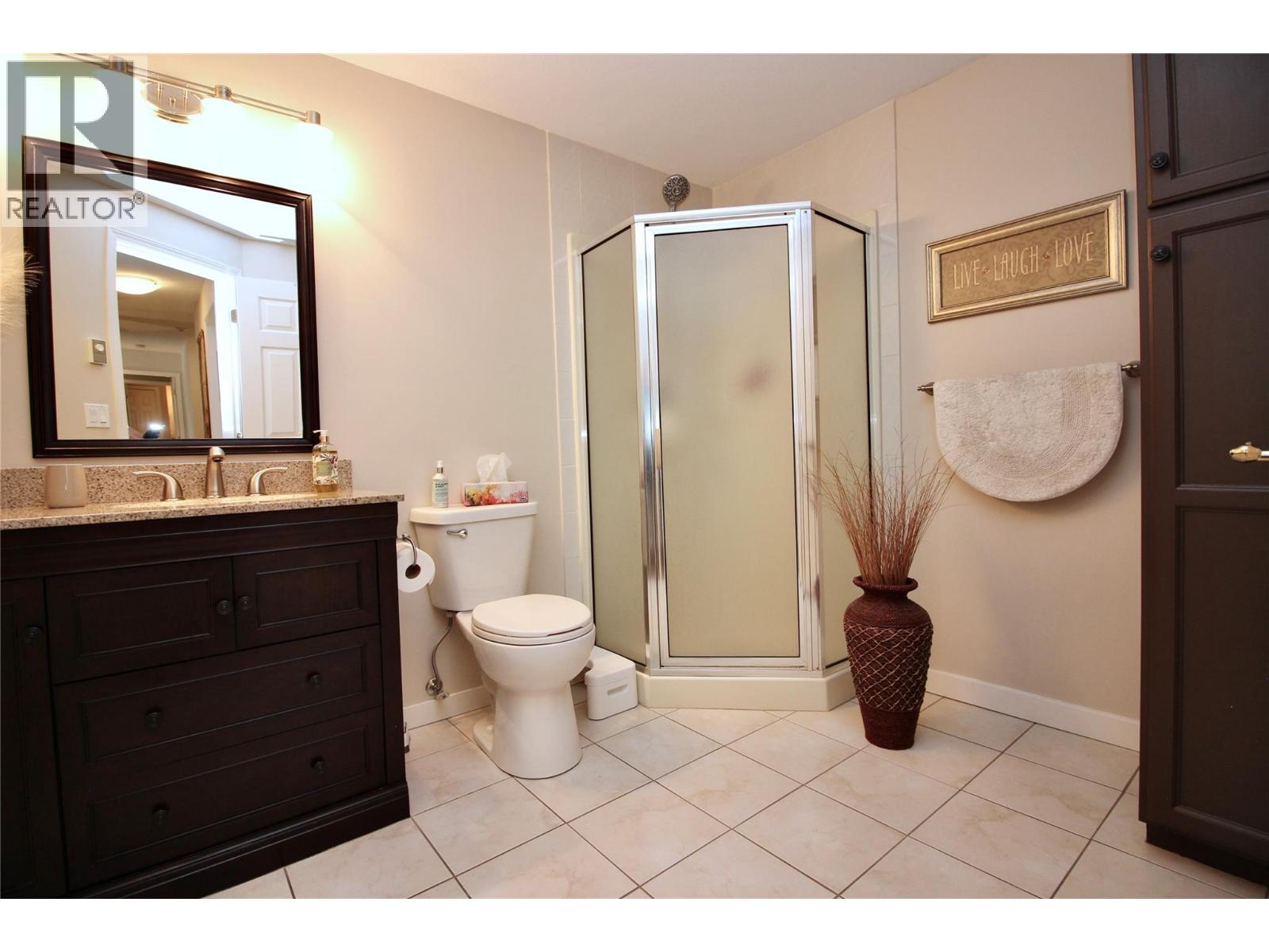 203 945 Lawrence Avenue, Kelowna