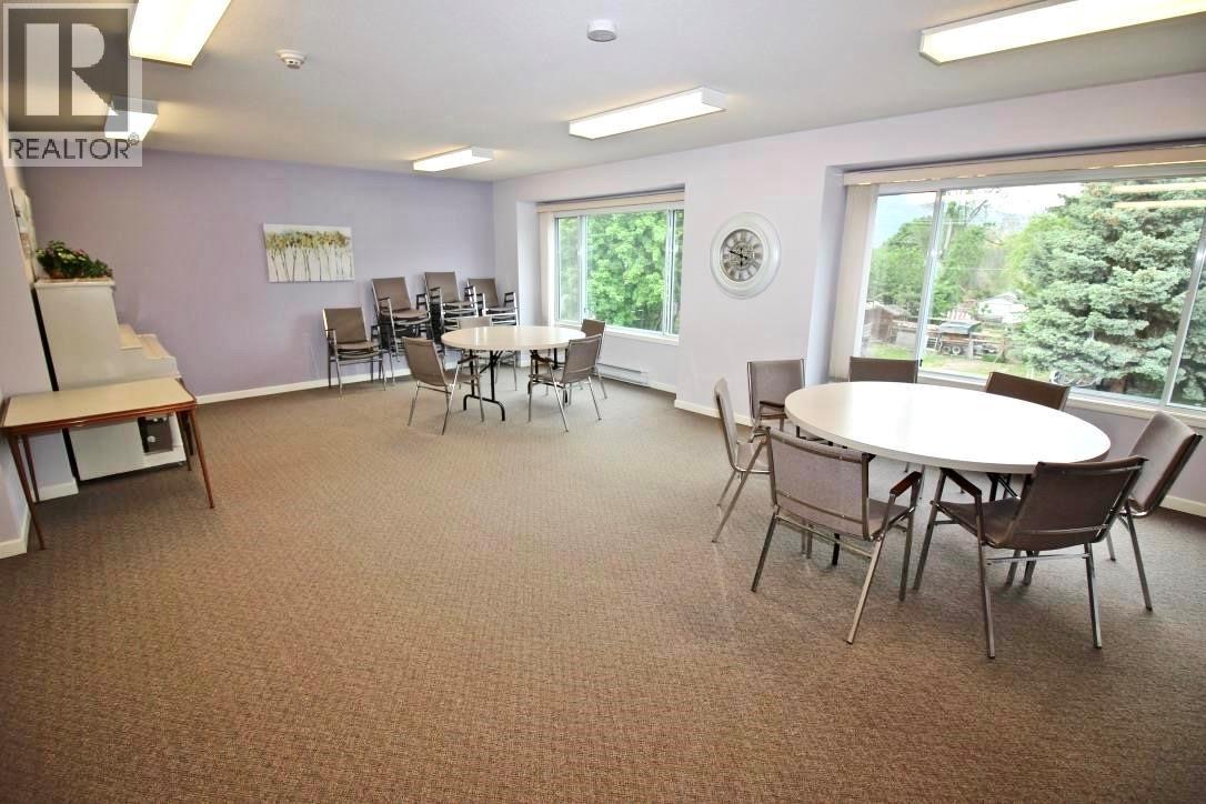 203 945 Lawrence Avenue, Kelowna