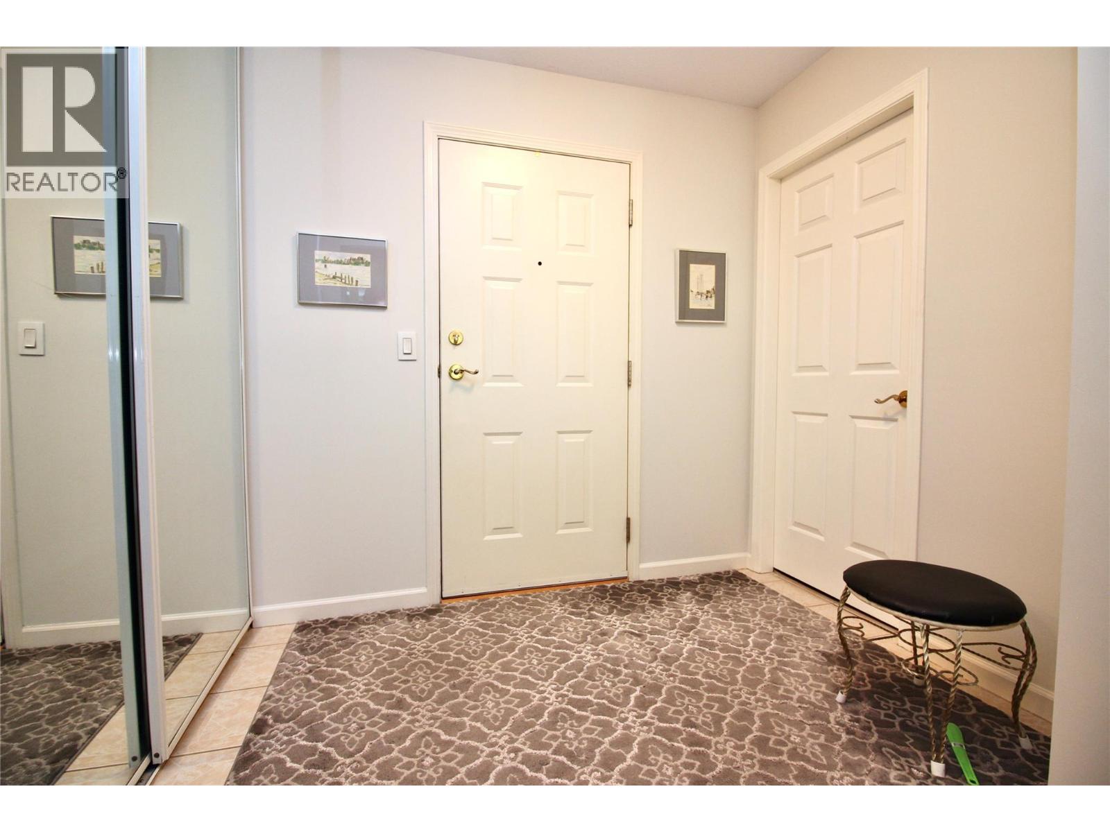 203 945 Lawrence Avenue, Kelowna