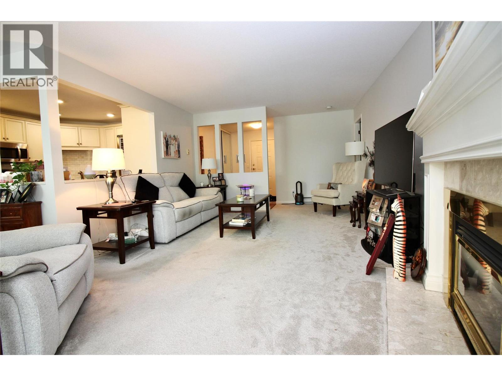203 945 Lawrence Avenue, Kelowna