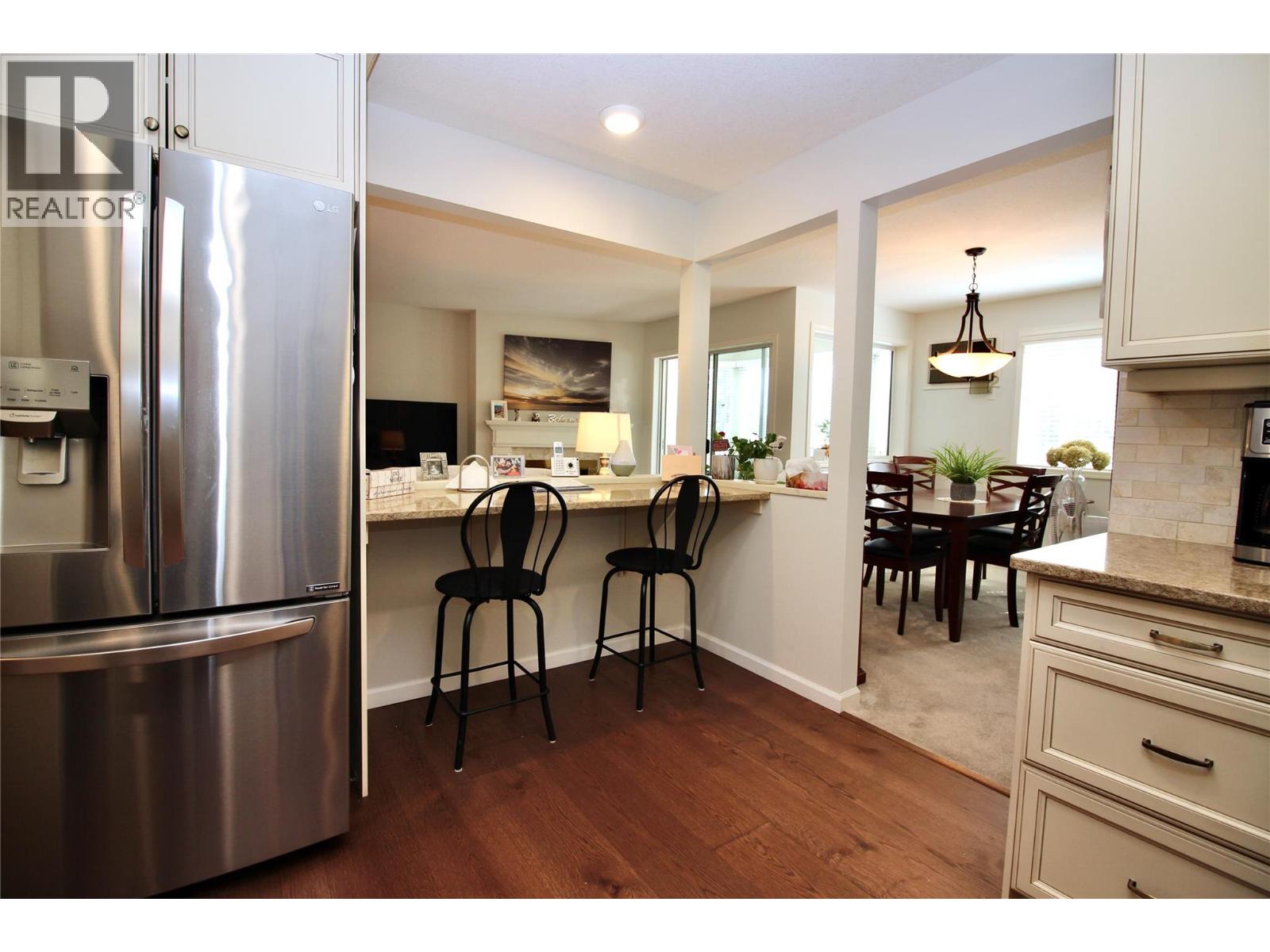 203 945 Lawrence Avenue, Kelowna