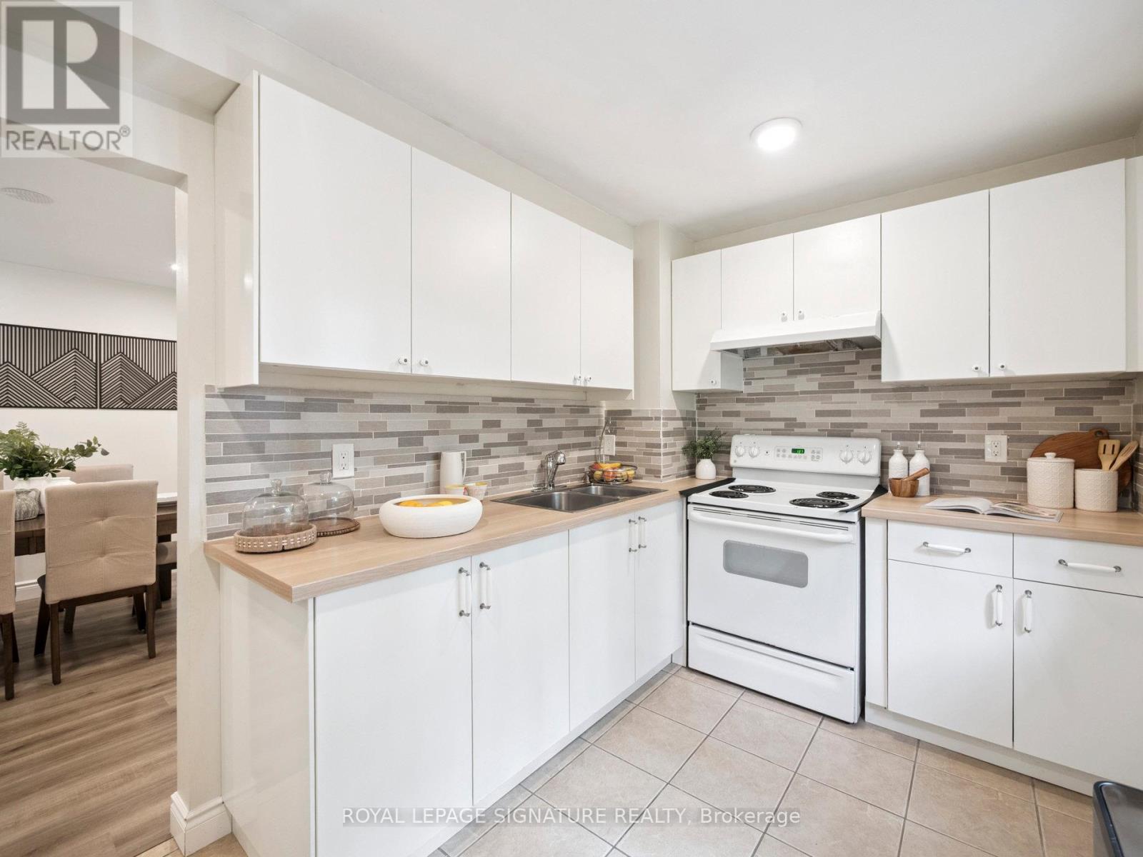 Photo 12 of 41 103 Dovedale Drive, Whitby ON