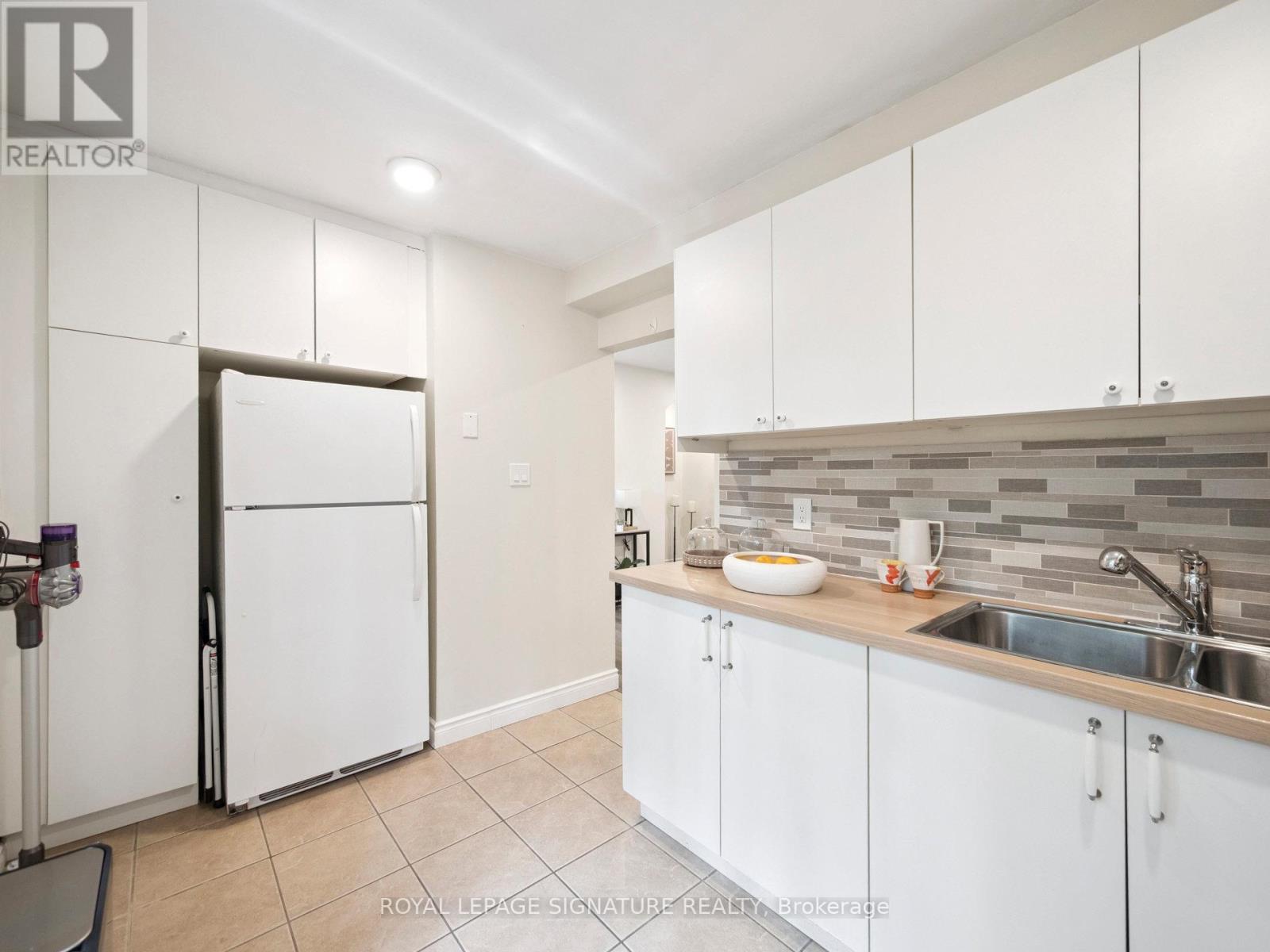 Photo 14 of 41 103 Dovedale Drive, Whitby ON