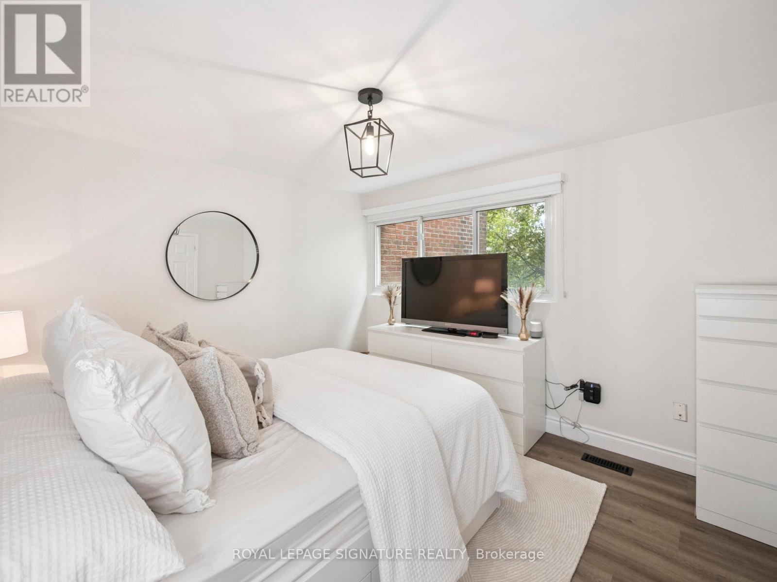 Photo 21 of 41 103 Dovedale Drive, Whitby ON