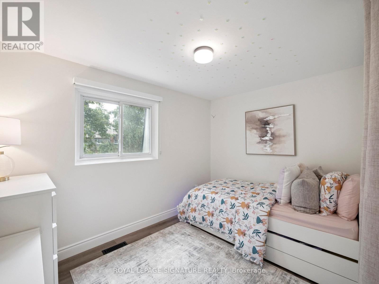Photo 24 of 41 103 Dovedale Drive, Whitby ON