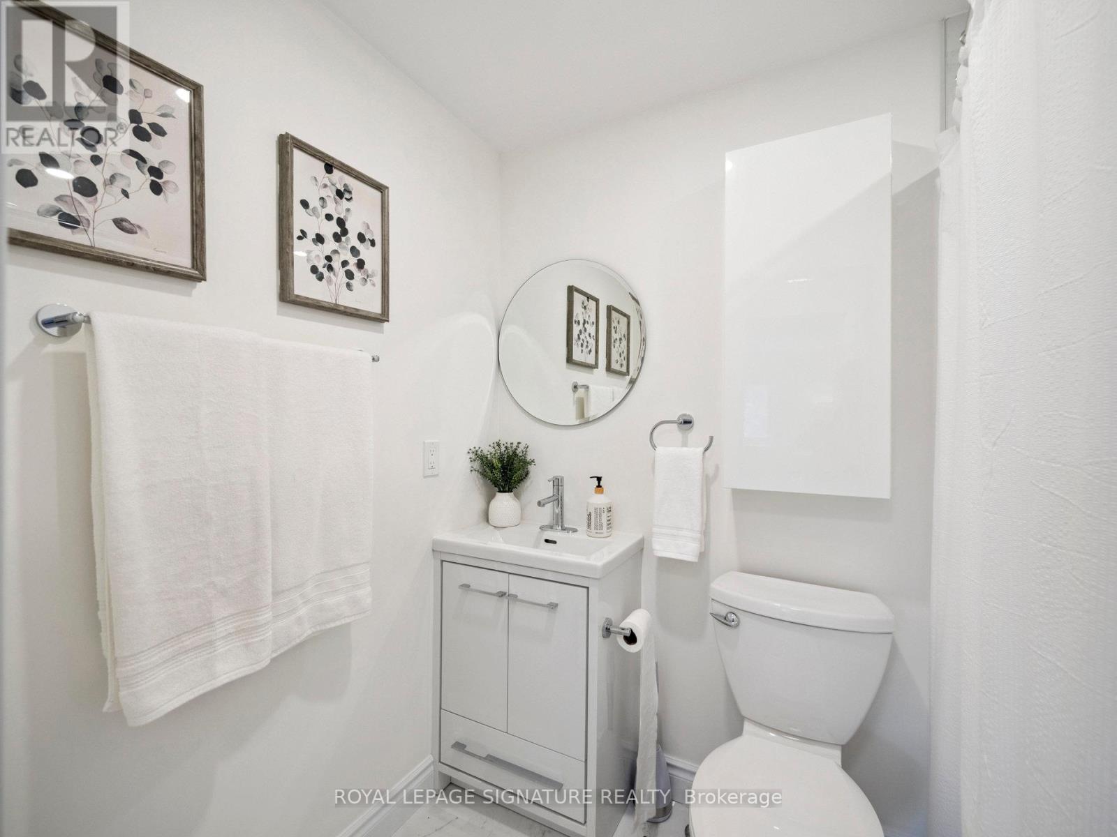 Photo 27 of 41 103 Dovedale Drive, Whitby ON