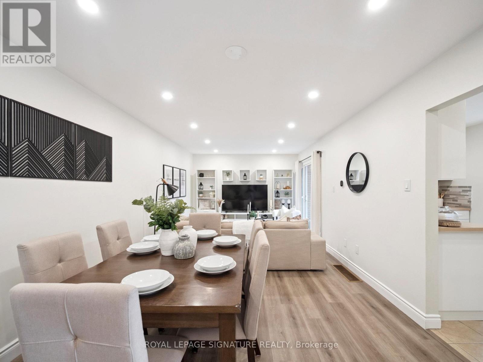Photo 3 of 41 103 Dovedale Drive, Whitby ON