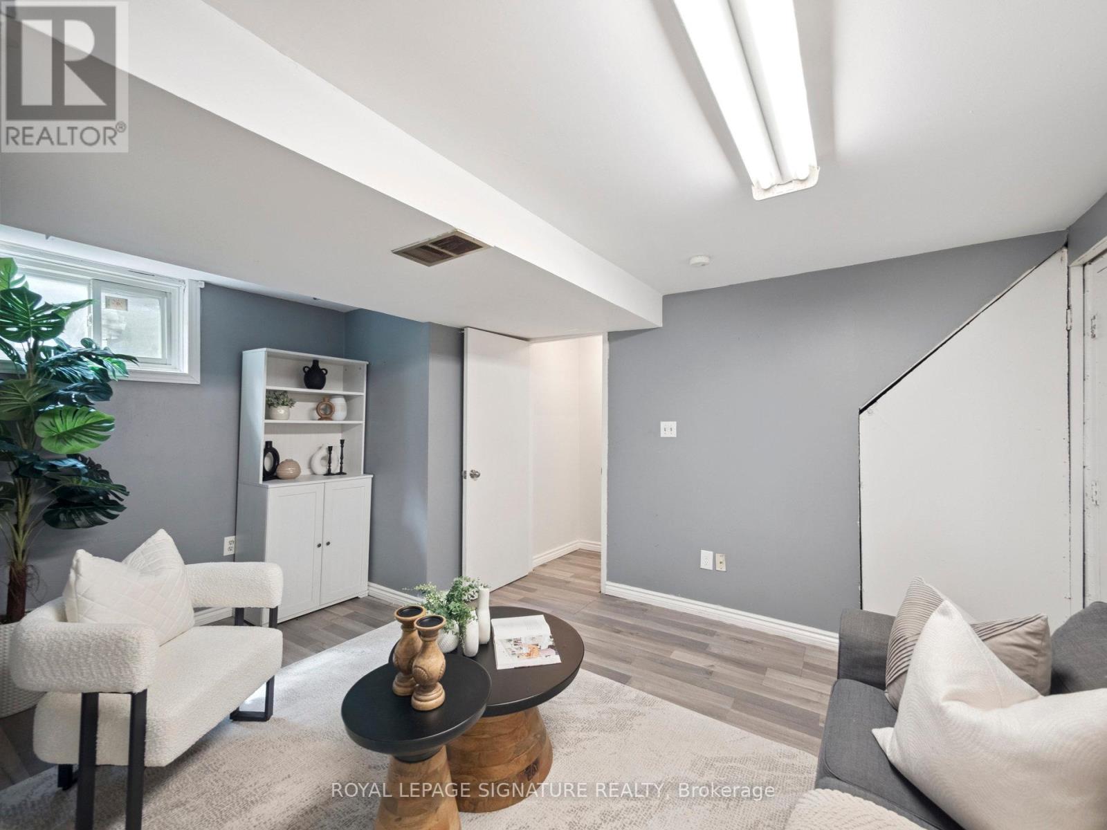 Photo 31 of 41 103 Dovedale Drive, Whitby ON