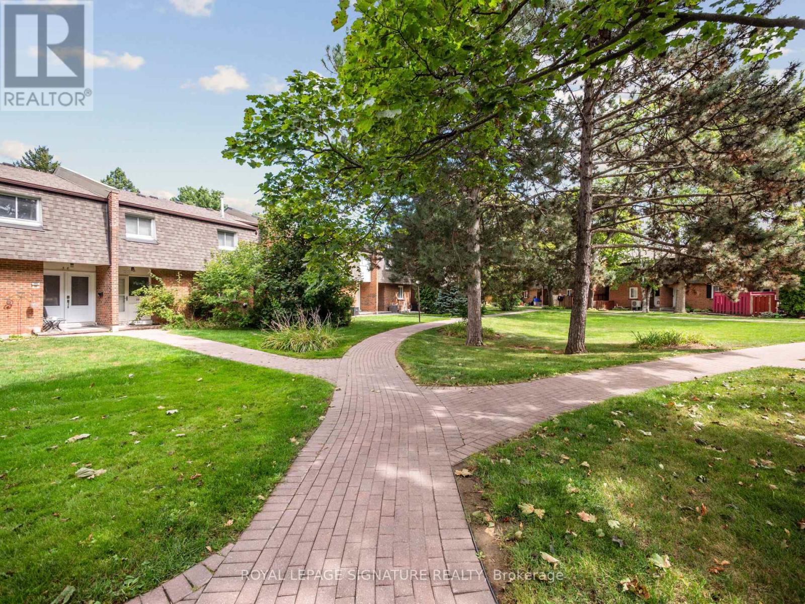 Photo 33 of 41 103 Dovedale Drive, Whitby ON