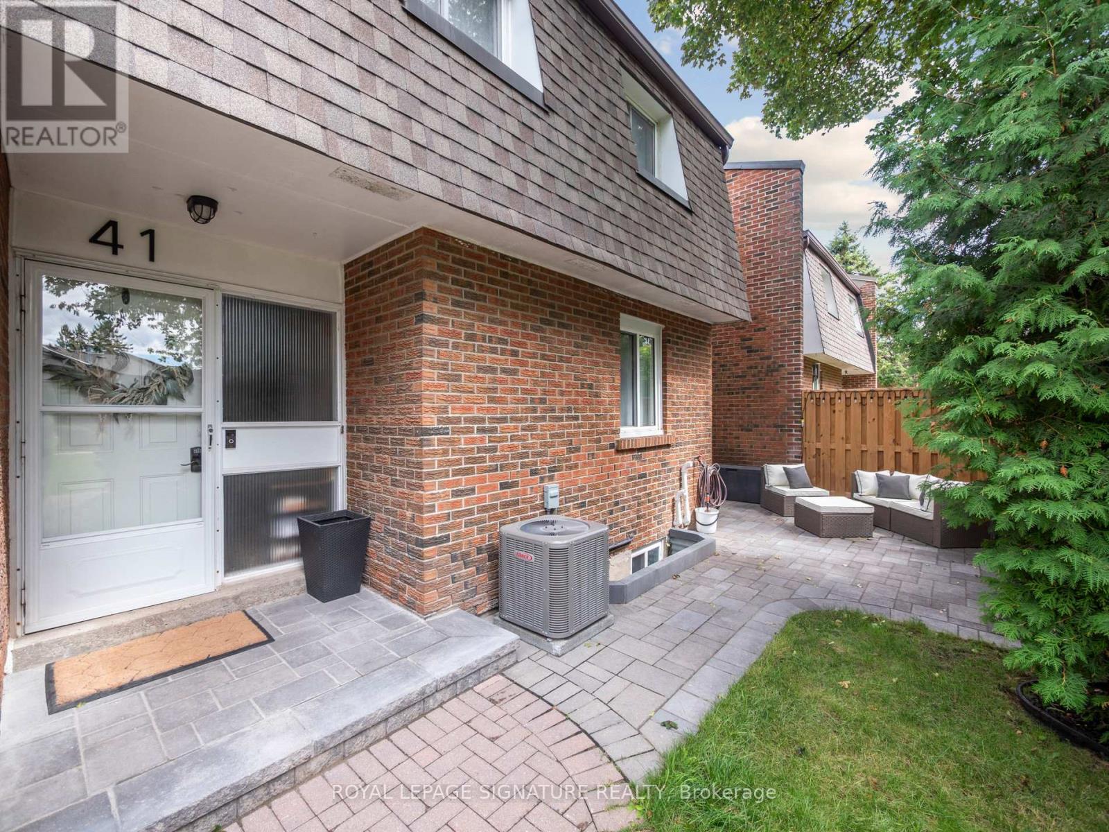 Photo 34 of 41 103 Dovedale Drive, Whitby ON