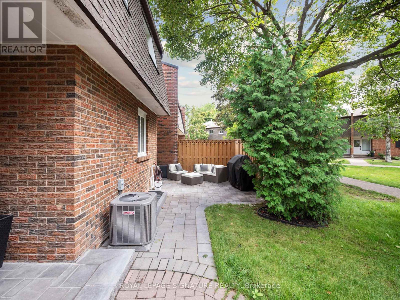 Photo 35 of 41 103 Dovedale Drive, Whitby ON