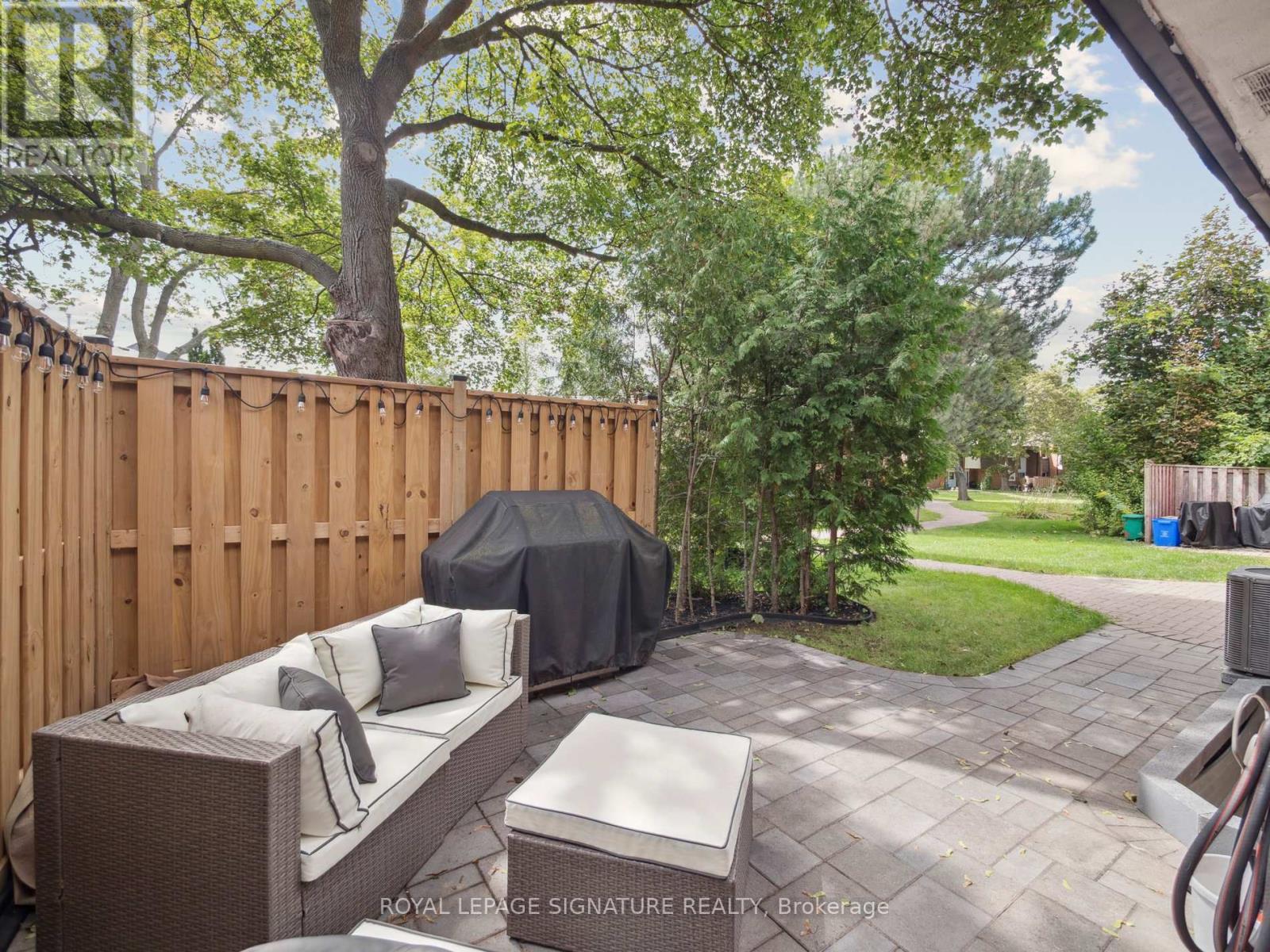 Photo 37 of 41 103 Dovedale Drive, Whitby ON