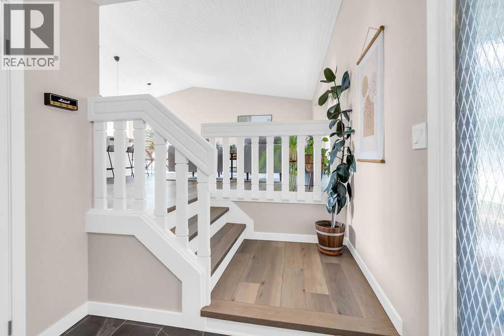 Photo 10 of 212 Cedarille Green Sw, Calgary AB