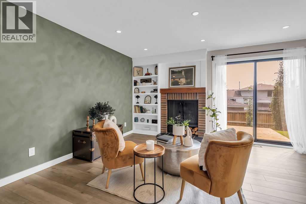 Photo 12 of 212 Cedarille Green Sw, Calgary AB