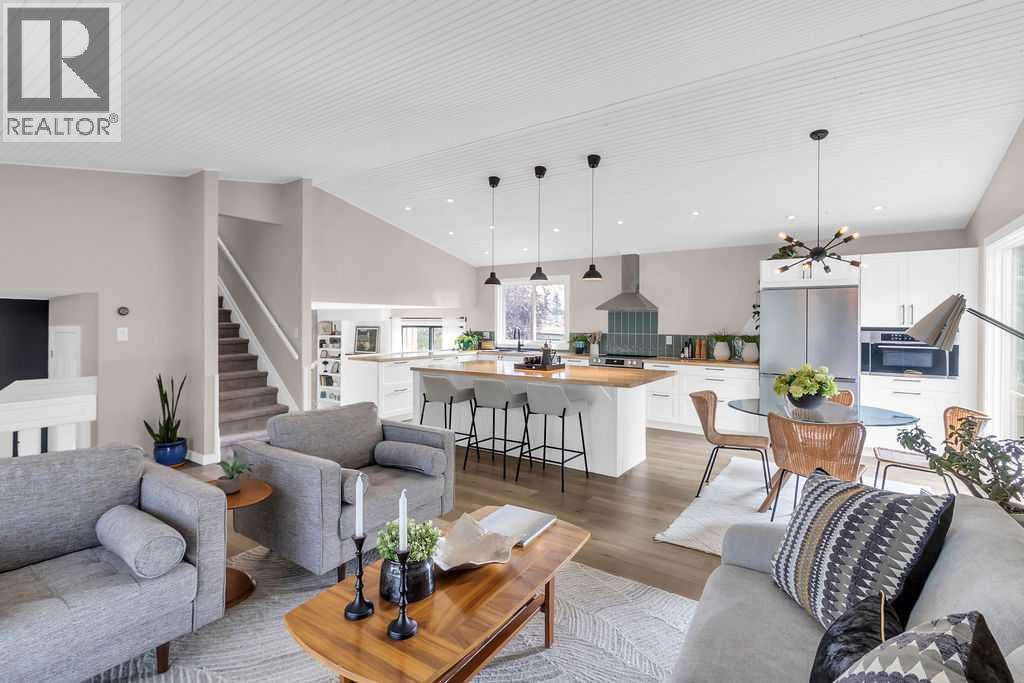 Photo 2 of 212 Cedarille Green Sw, Calgary AB