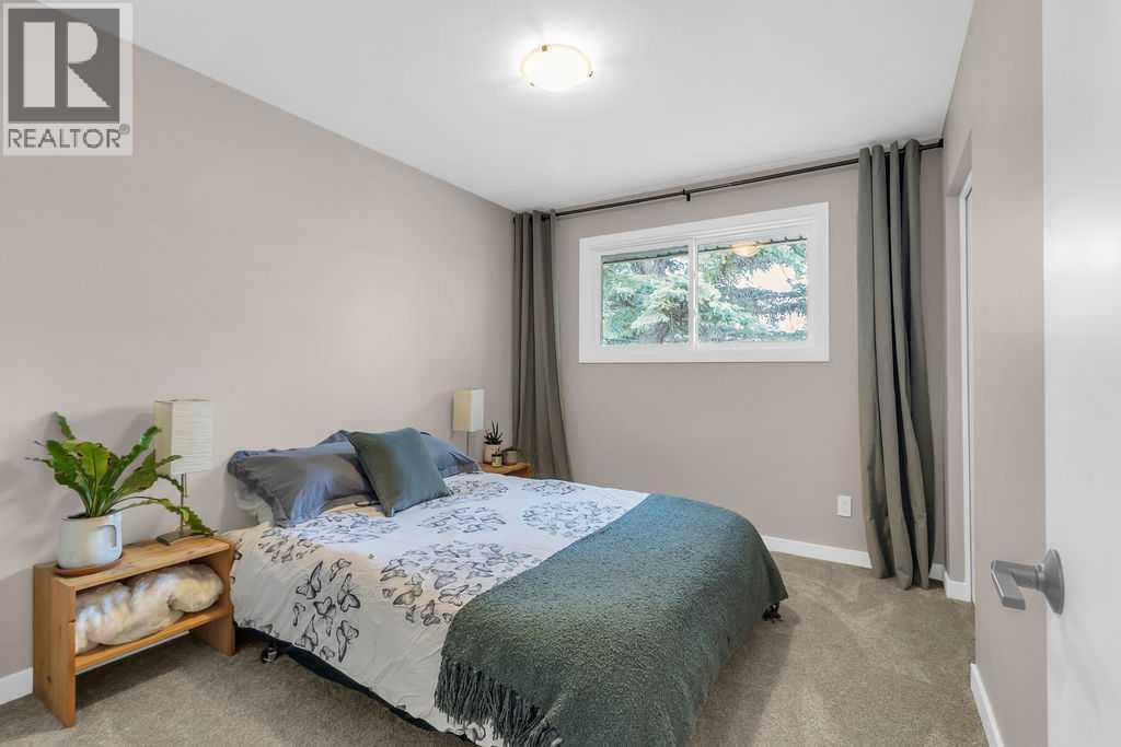 Photo 28 of 212 Cedarille Green Sw, Calgary AB