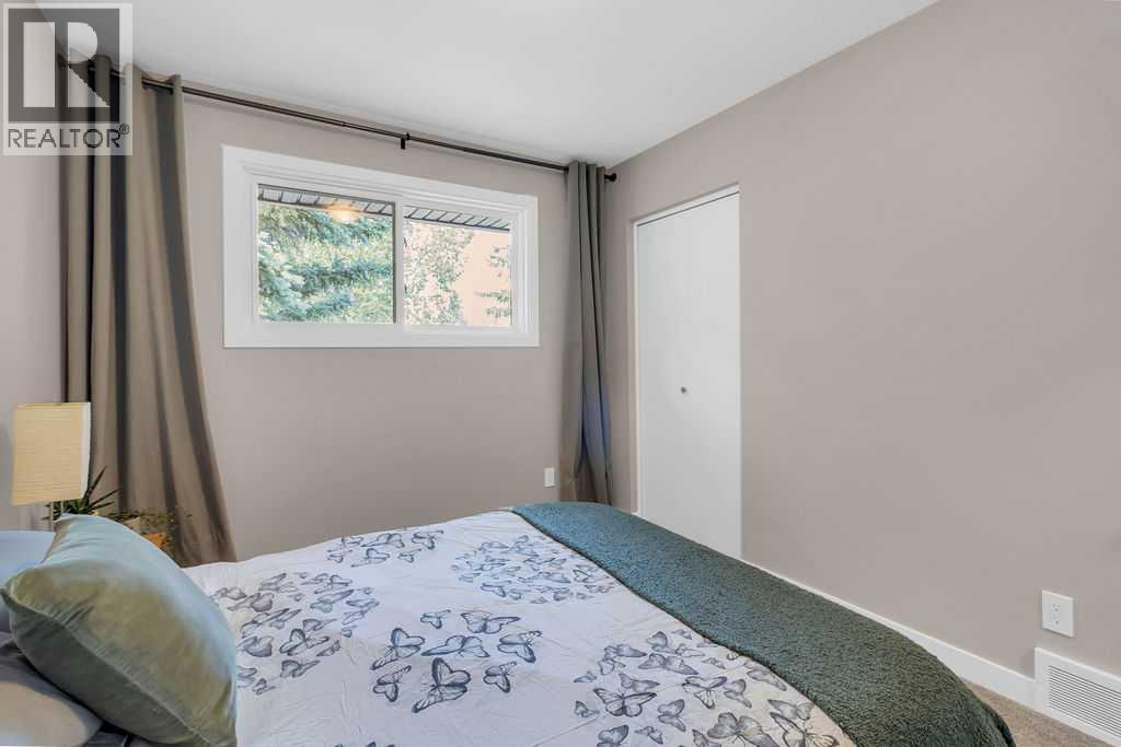 Photo 29 of 212 Cedarille Green Sw, Calgary AB