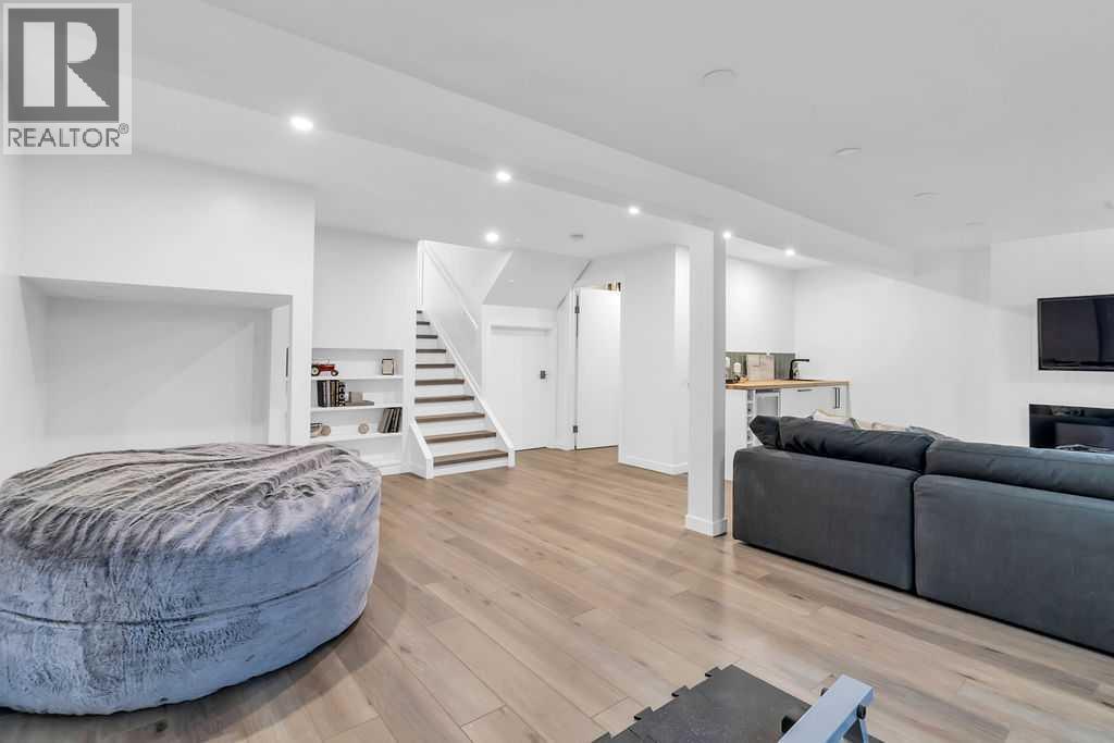 Photo 38 of 212 Cedarille Green Sw, Calgary AB