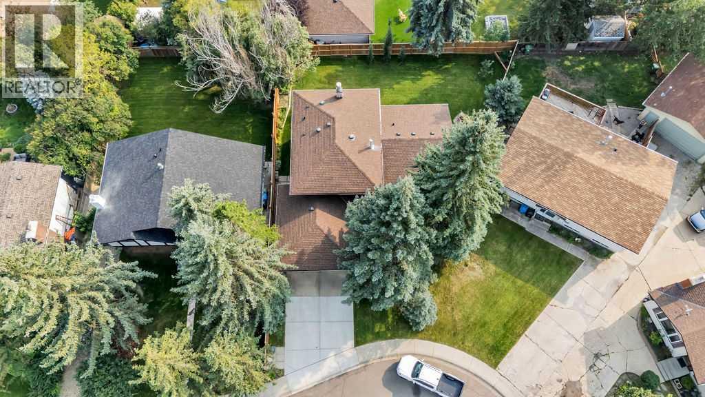 Photo 42 of 212 Cedarille Green Sw, Calgary AB