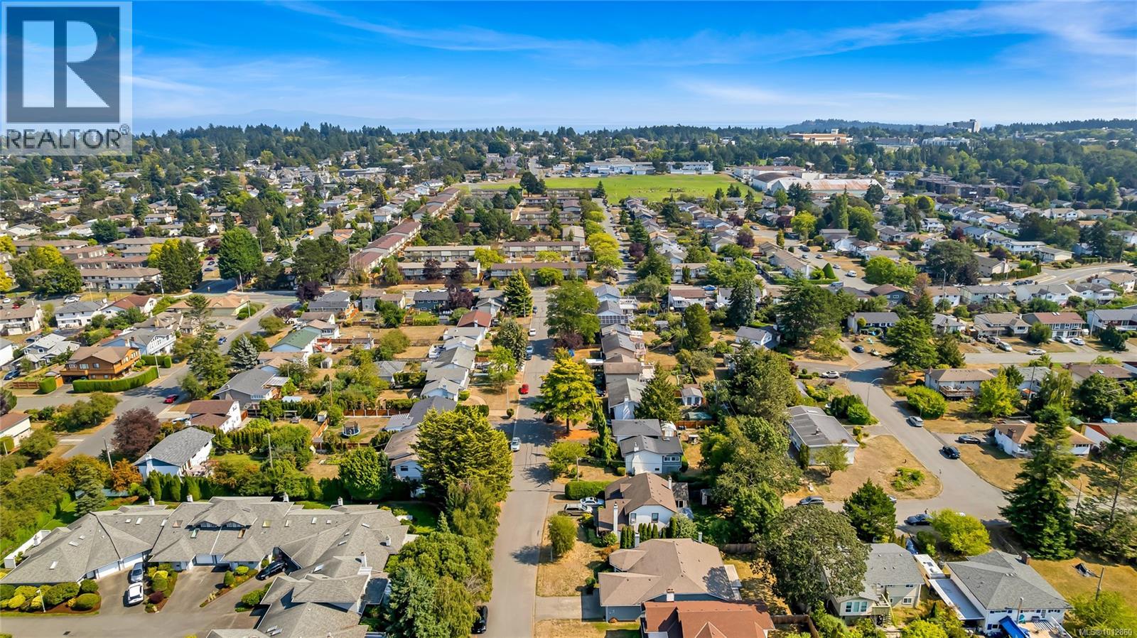 Photo 35 of 1717 Applewood Pl, Saanich BC
