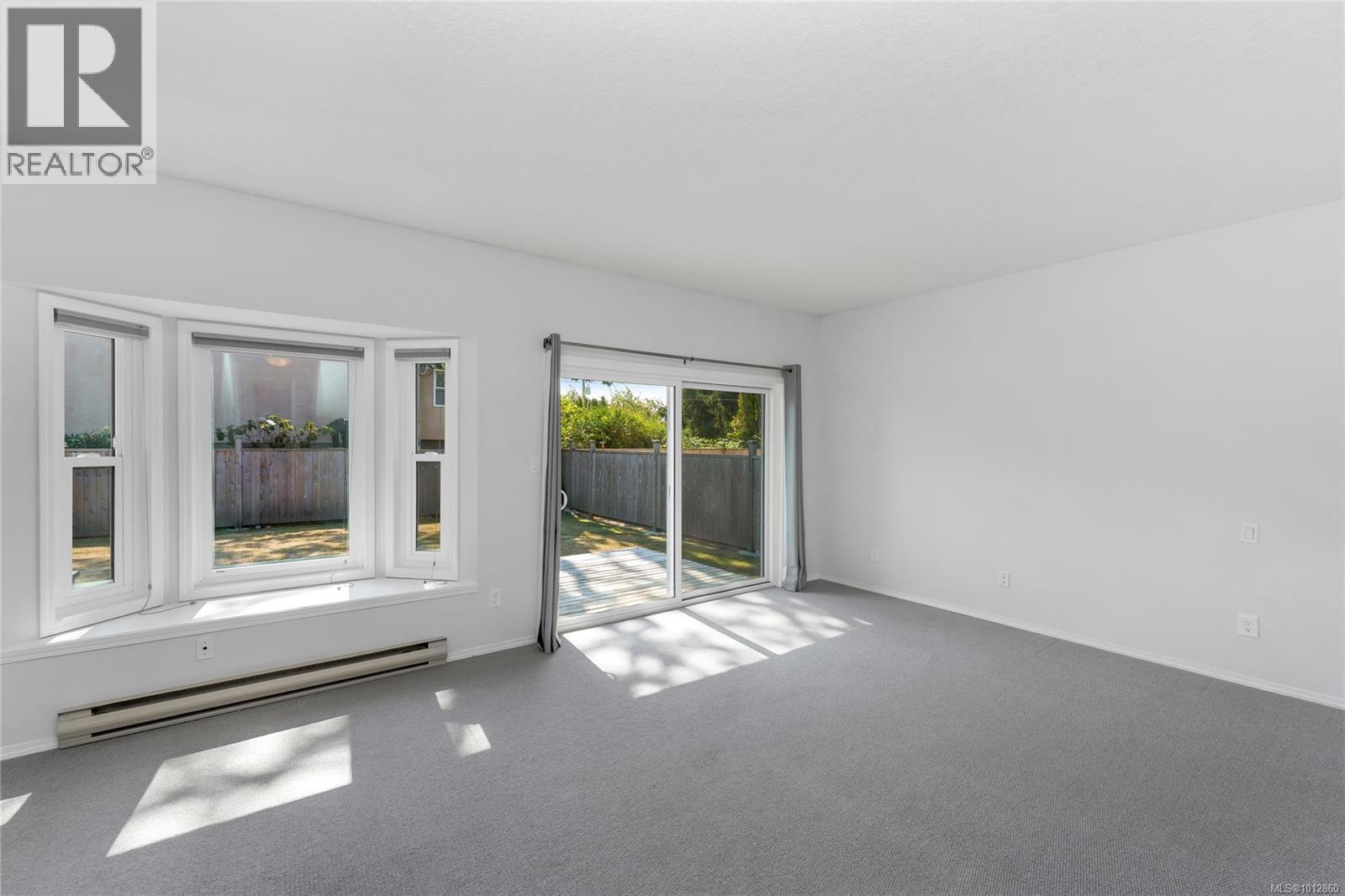 Photo 15 of 1717 Applewood Pl, Saanich BC