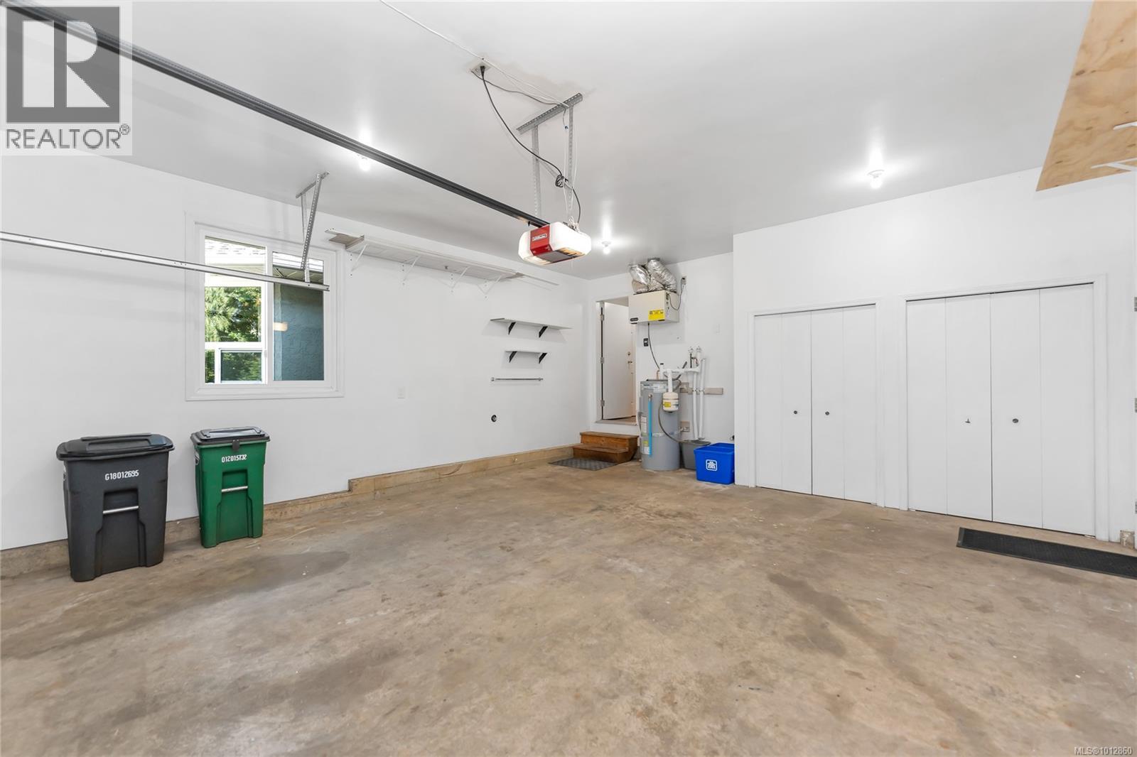 Photo 23 of 1717 Applewood Pl, Saanich BC