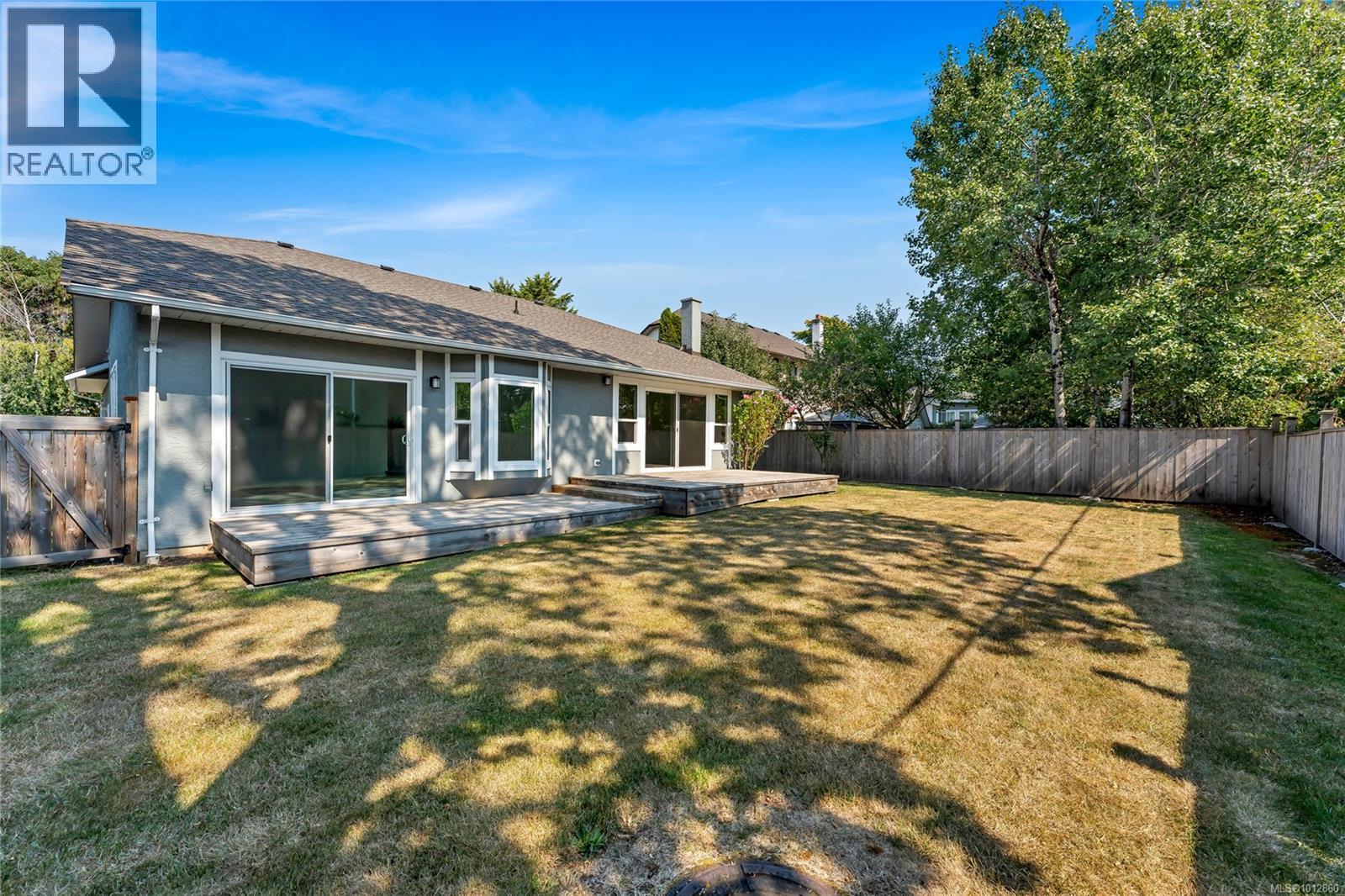 Photo 24 of 1717 Applewood Pl, Saanich BC