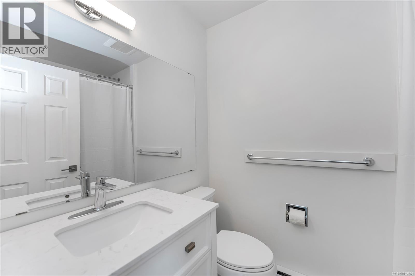 Photo 21 of 1717 Applewood Pl, Saanich BC