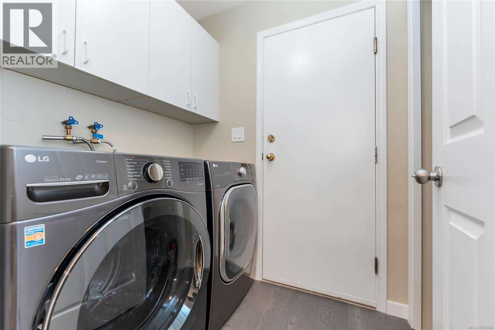 Photo 22 of 1717 Applewood Pl, Saanich BC