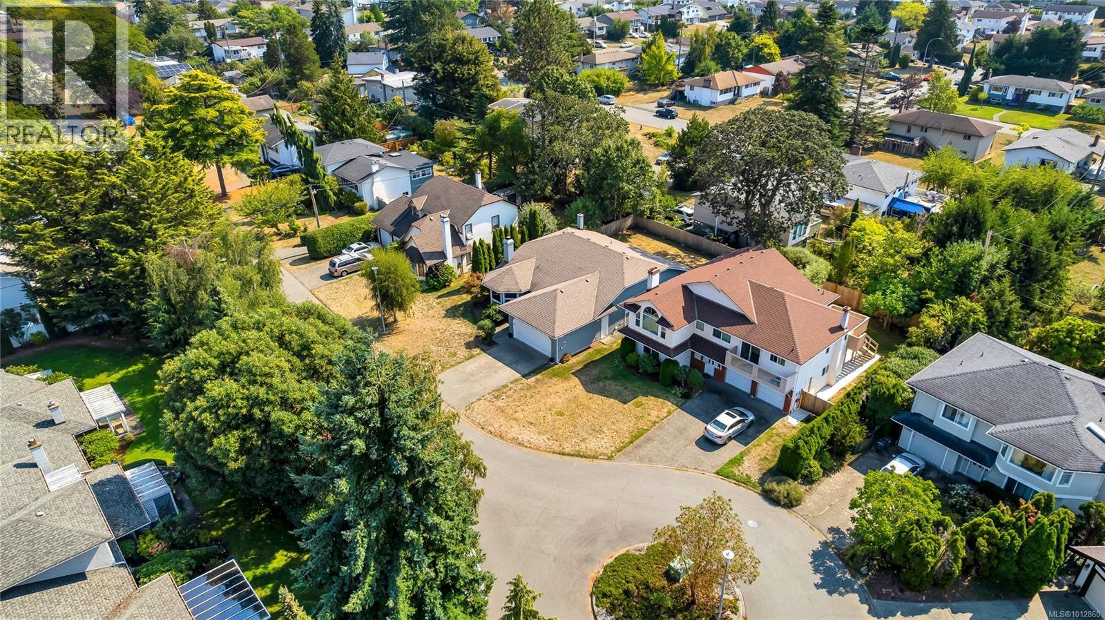 Photo 28 of 1717 Applewood Pl, Saanich BC