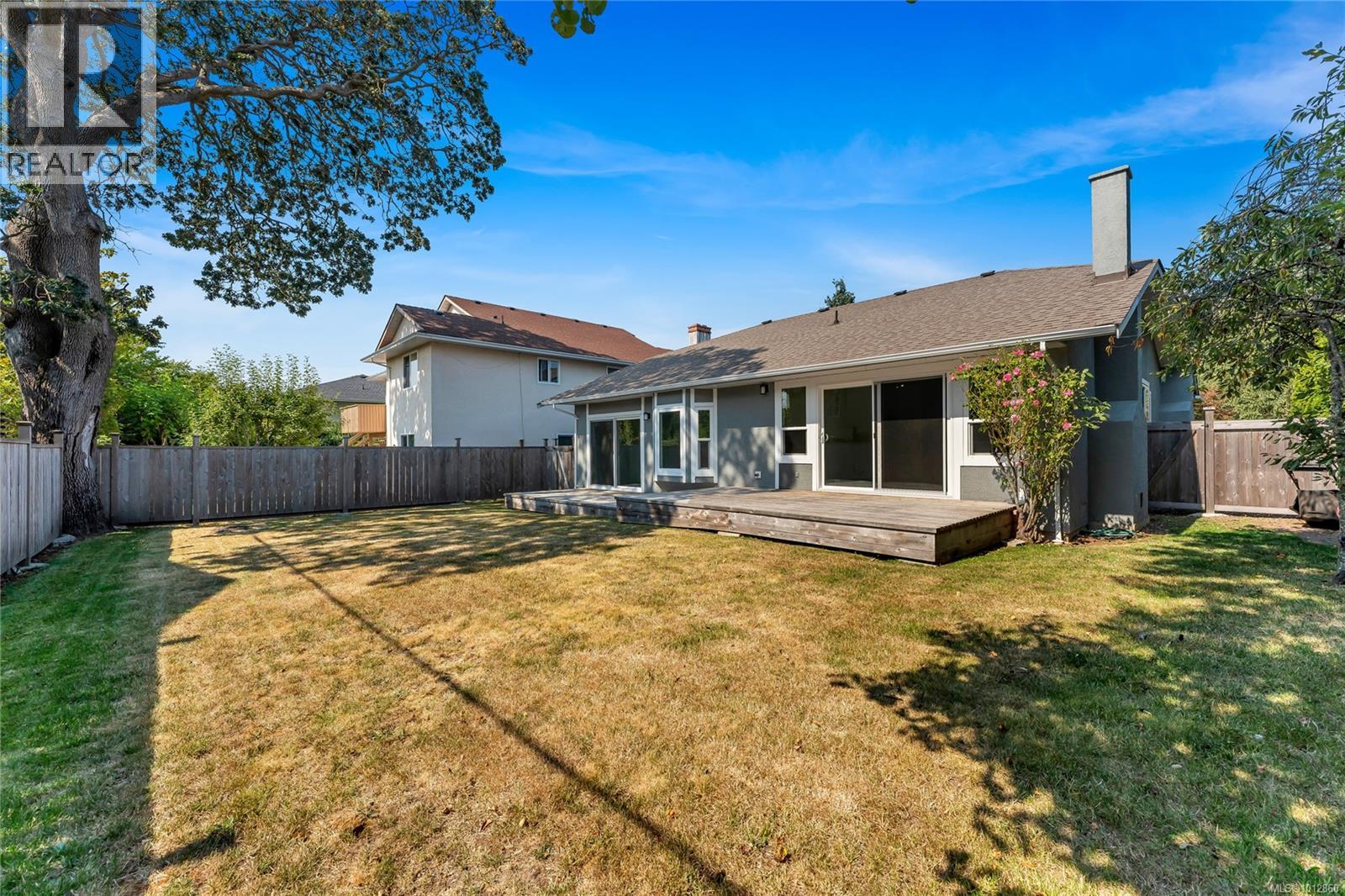 Photo 26 of 1717 Applewood Pl, Saanich BC