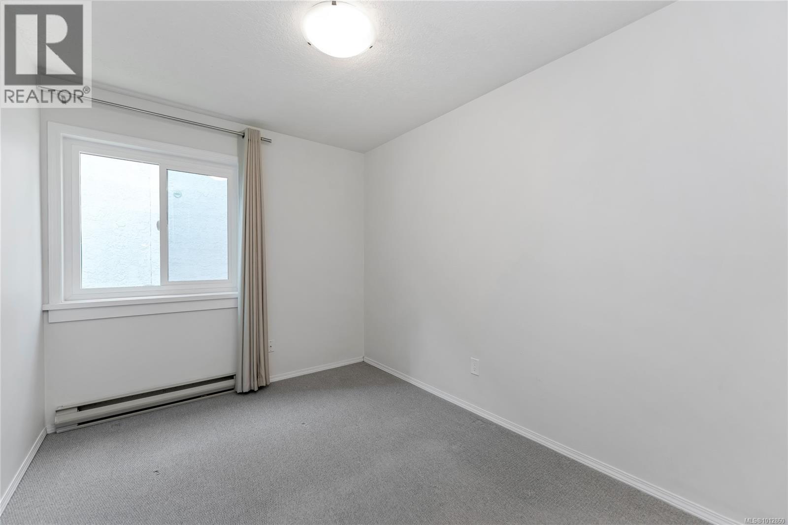 Photo 18 of 1717 Applewood Pl, Saanich BC