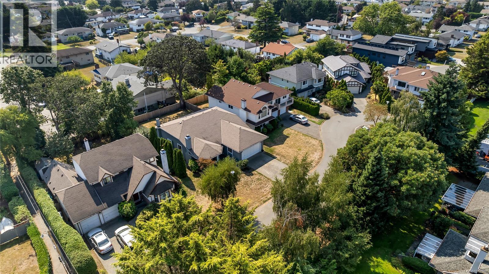 Photo 29 of 1717 Applewood Pl, Saanich BC