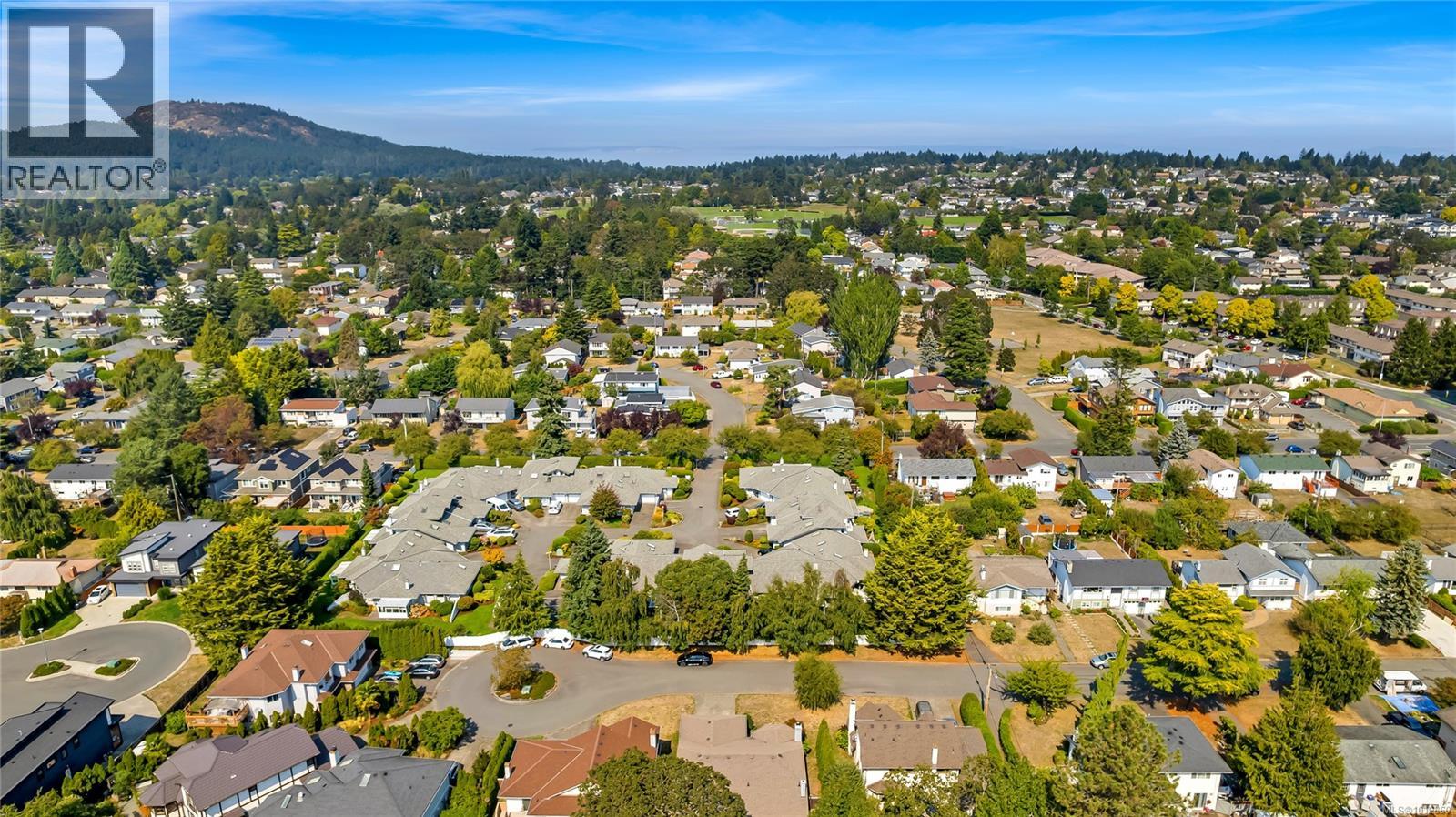 Photo 33 of 1717 Applewood Pl, Saanich BC