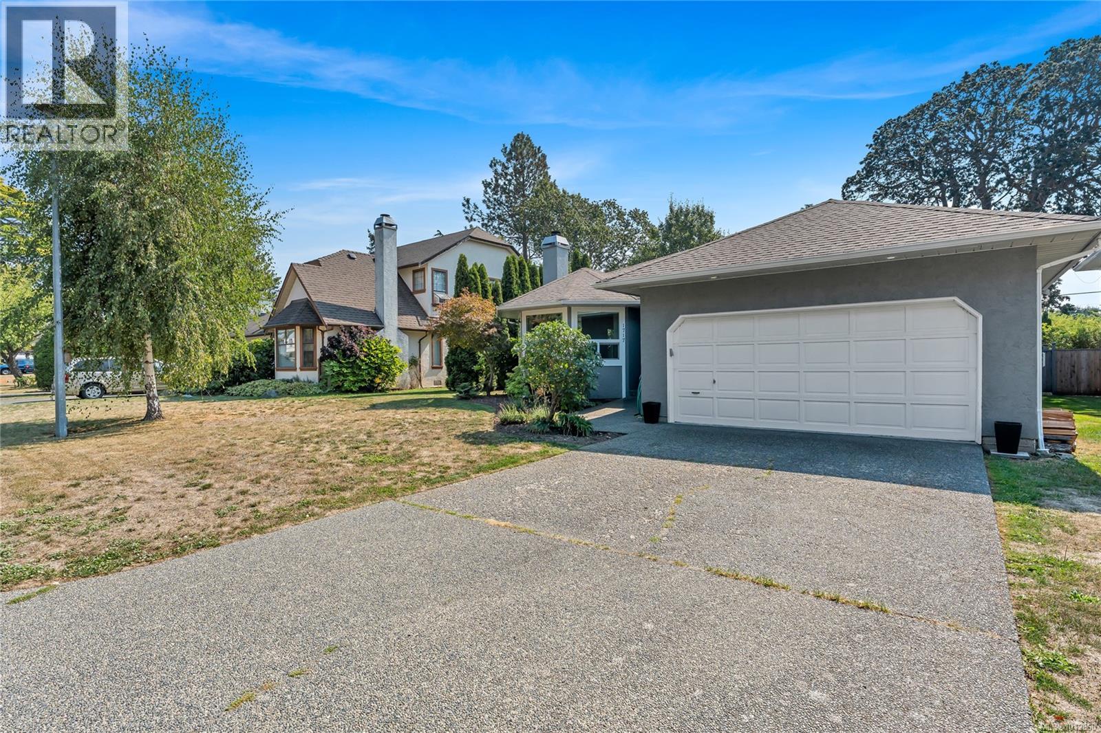 Photo 27 of 1717 Applewood Pl, Saanich BC