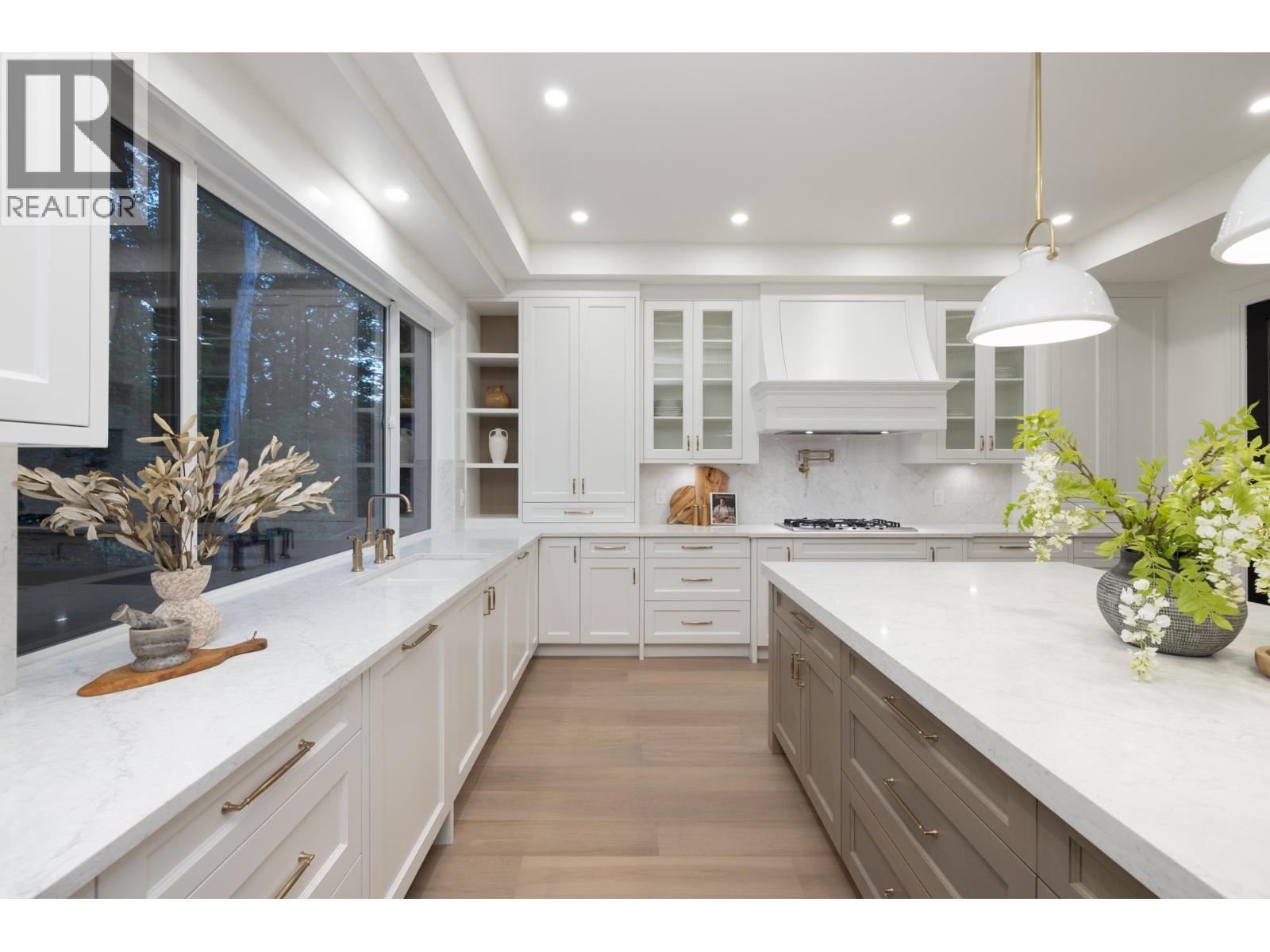 Photo 6 of 8316 Government Road, Burnaby BC