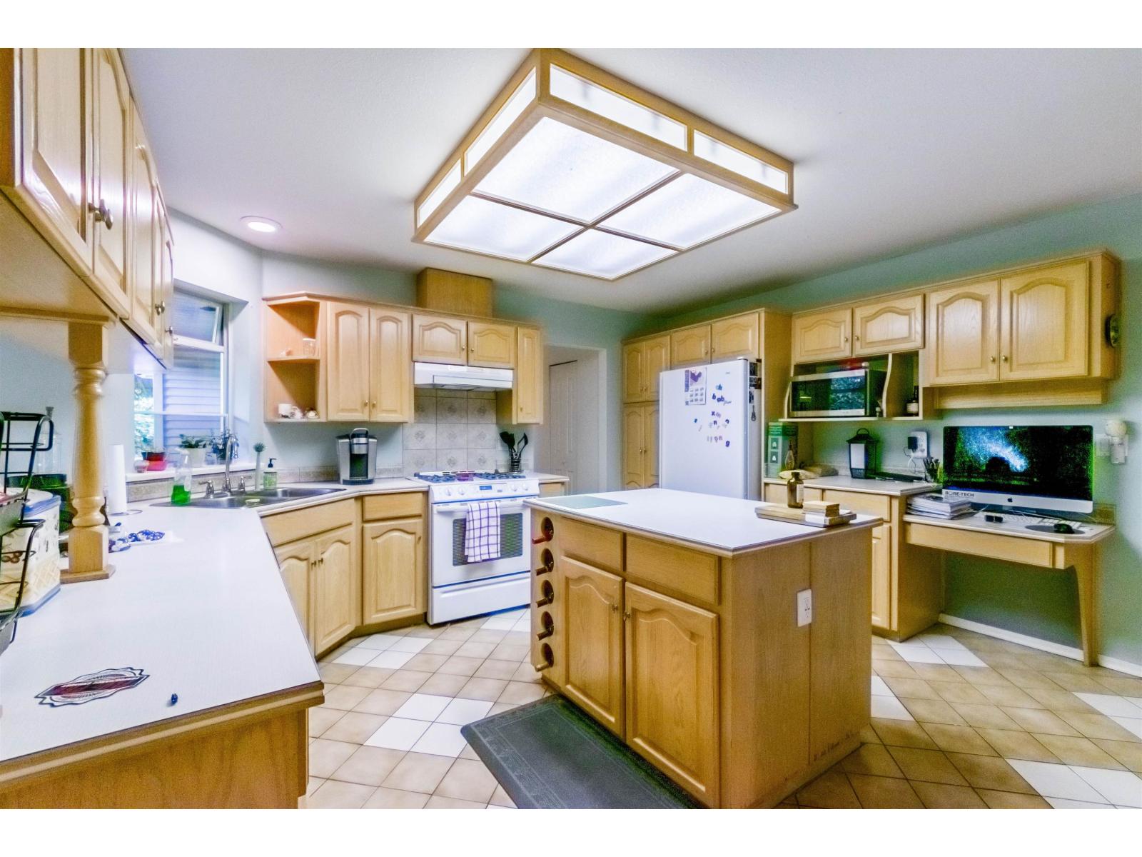 Photo 9 of 2844 Bergman Street, Abbotsford BC