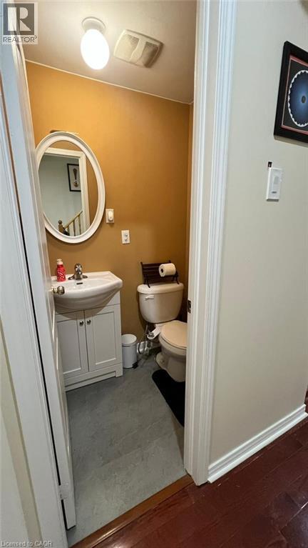 Photo 10 of 526 Candlestick Circle, Mississauga ON