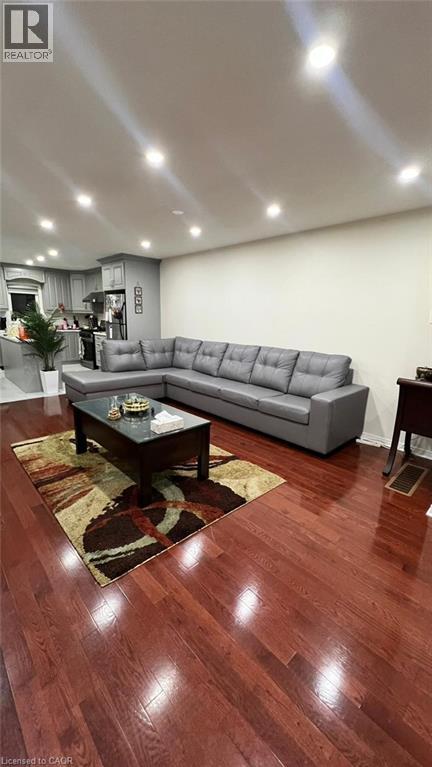Photo 11 of 526 Candlestick Circle, Mississauga ON